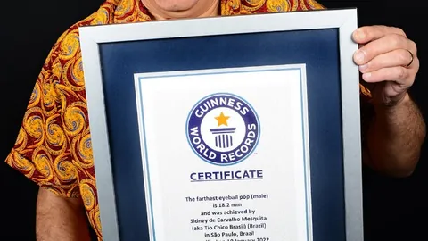 “NBA新赛季明日启幕！詹皇征战第21季，激情对决，澎湃新闻陪伴见证。”